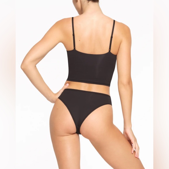NWT Skims Fits Everyone Cropped Cami Onyx Size 2X - Picture 2 of 7